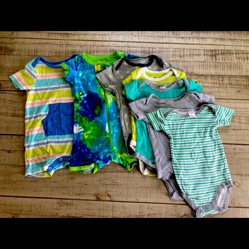 Lot of 7 onesies.